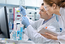 12月22日，J9集团与瑞德肝脏疾病钻研公司签定战术合作和谈