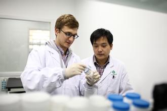 13家医药企业上榜2015全球500强，国药营收2480亿跃升81位