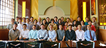 汪俊博士（1排左4），梁贵柏博士（1排左1），孙勇奎院士（1排左2），李才博士（1排中），王建锋博士（1排右1），刘建博士（1排右4），杨立虎博士（2排左1），蔡天权博士（2排左2），刘雯颖博士（2排右3）等专家合影留想