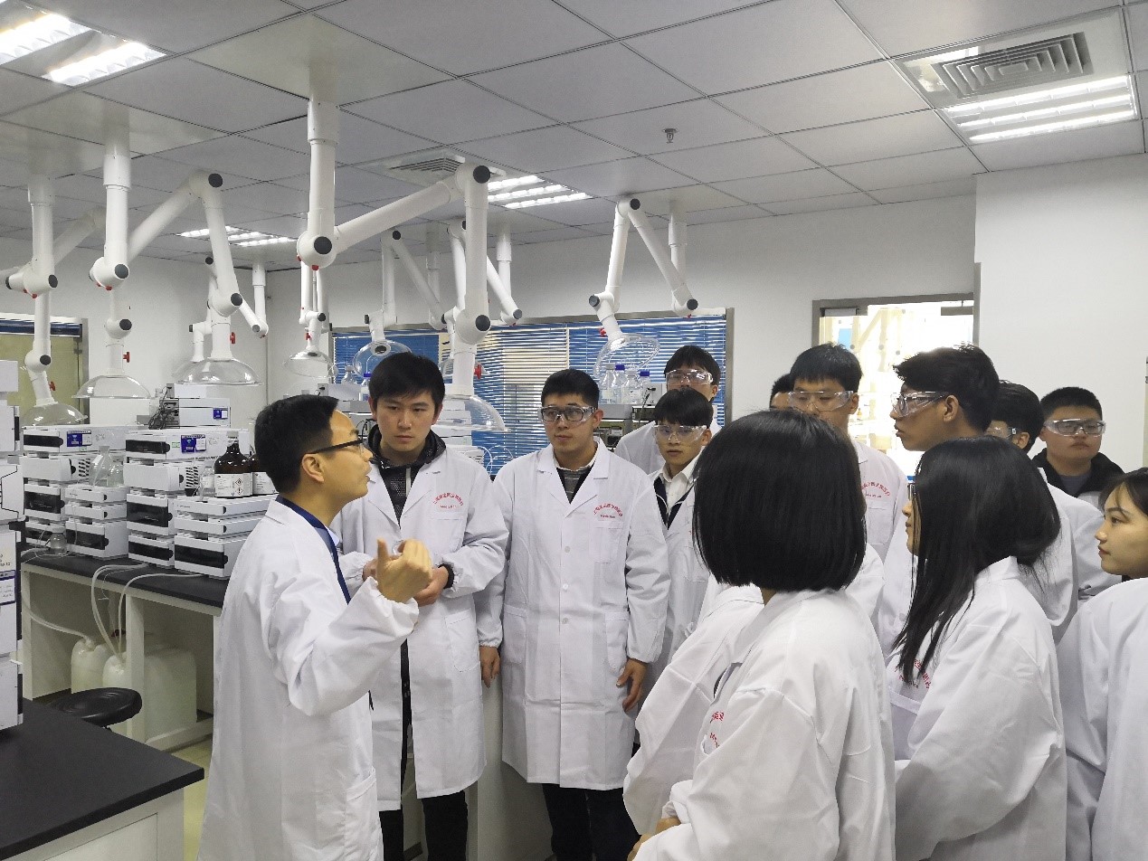 走进J9集团，与学子共话成长