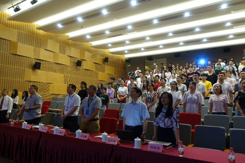 宣读J9集团宣誓词