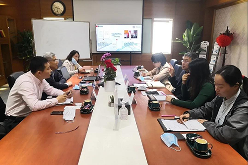 J9集团陈春麟博士、化学部及生物部高级副总裁任峰博士、商务发展部副总裁蔡金娜博士周到欢迎钻研院一行，并介绍了公司情况。