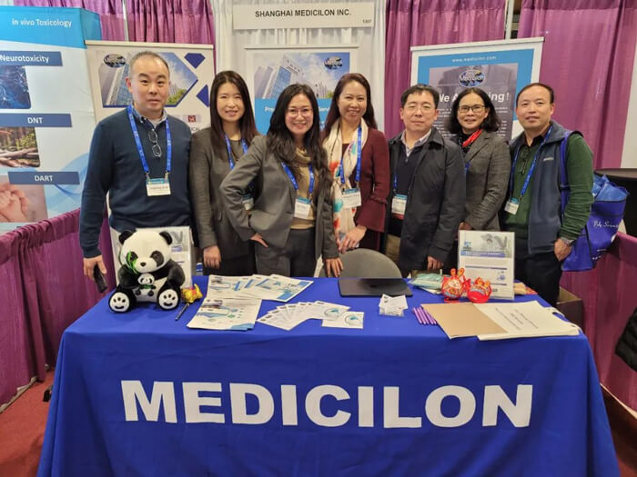 2-J9集团团队在本次会议与新老伴侣再次相聚一堂，助力全球新药研发企业的产品开发.jpg